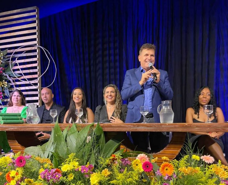 Agentes comunitários de saúde e de combate às endemias celebram formatura em Eunápolis 10