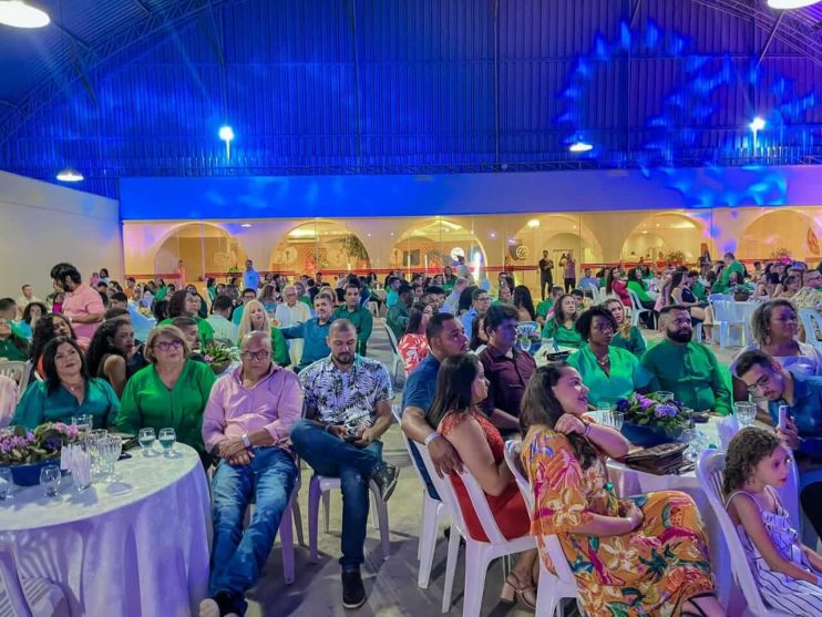 Agentes comunitários de saúde e de combate às endemias celebram formatura em Eunápolis 26