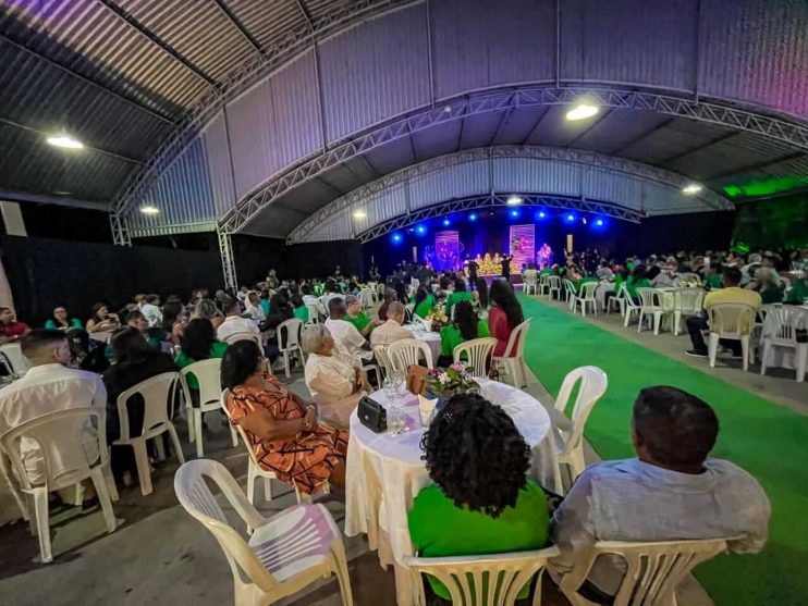 Agentes comunitários de saúde e de combate às endemias celebram formatura em Eunápolis 27