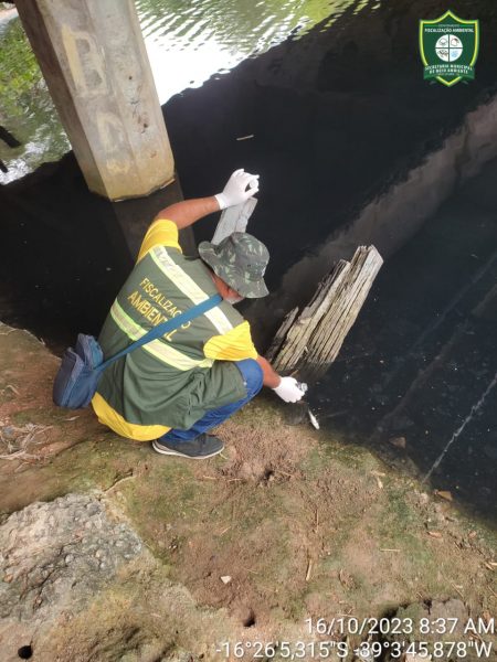 AGENTES AMBIENTAIS DA SEMAC REALIZAM FISCALIZAÇÃO NO RIO VILA 5