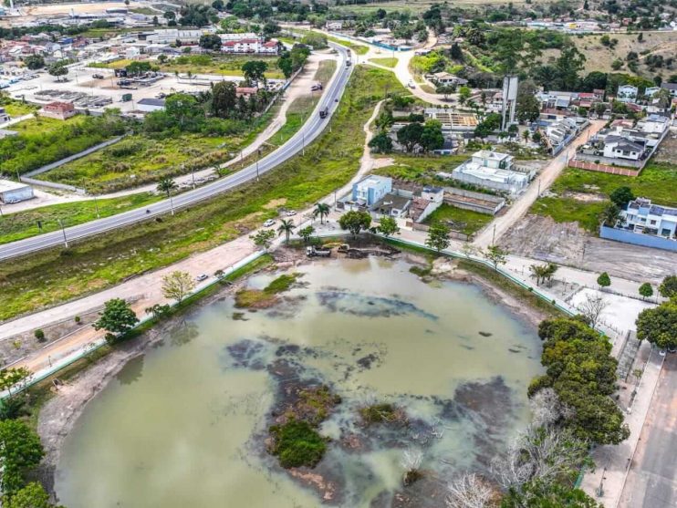Prevenção de alagamentos na lagoa do Vivendas Costa Azul é acompanhada pela prefeita Cordélia Torres 12