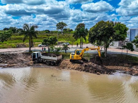 Prevenção de alagamentos na lagoa do Vivendas Costa Azul é acompanhada pela prefeita Cordélia Torres 7