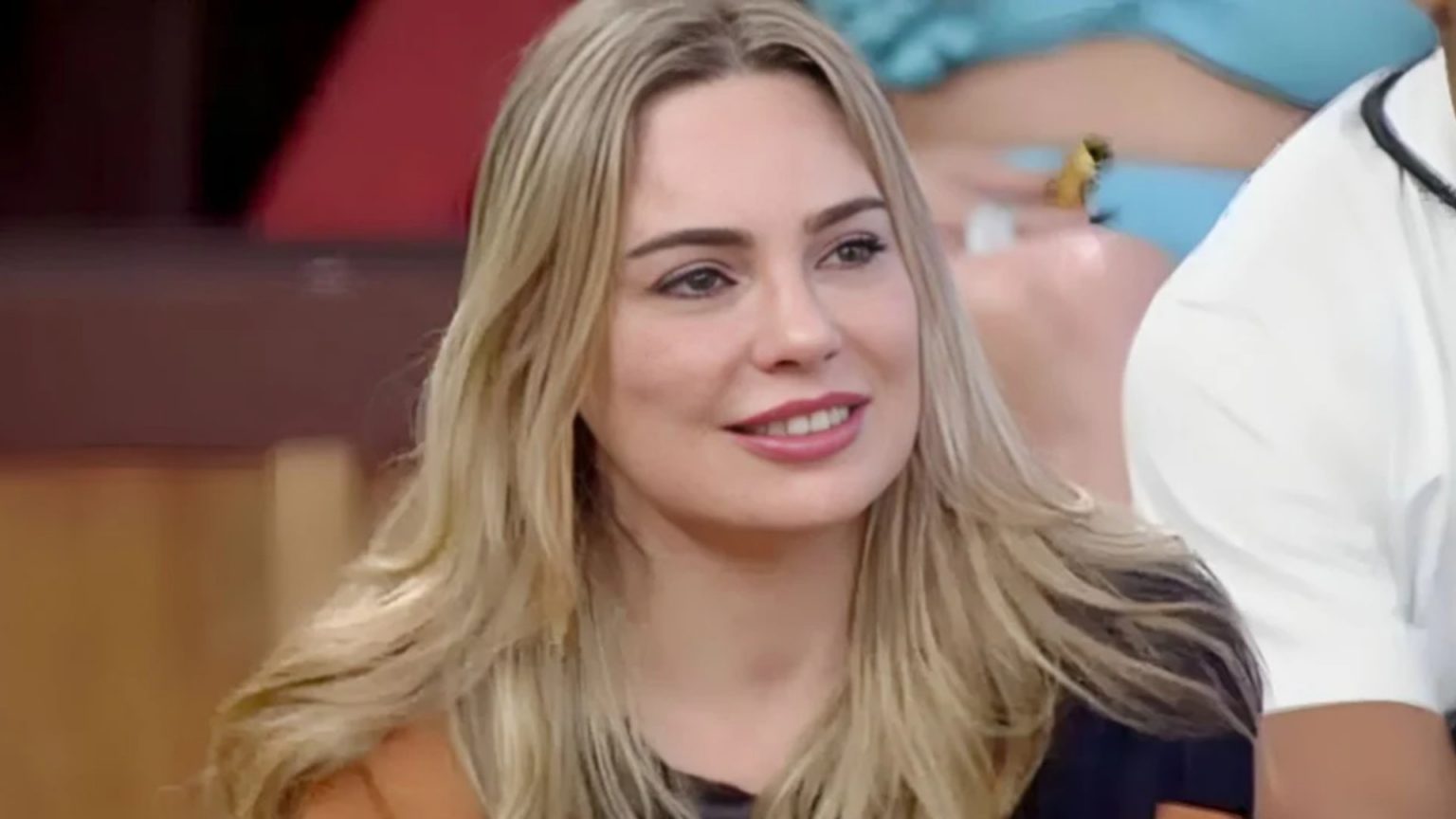 Após ser expulsa de A Fazenda, Rachel Sheherazade avalia briga com Jenny 9