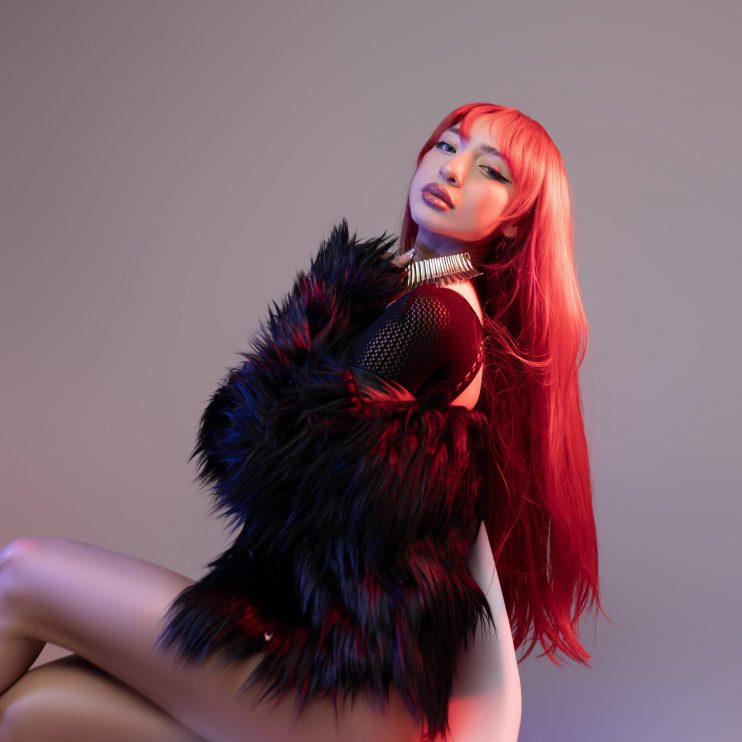 Fenômeno na web, cantora e influencer Ruivinha de Marte lança novo single 'Bloqueia o Coração' 4