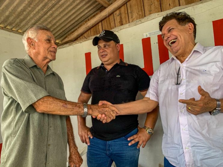 Prefeita Cordélia Torres anuncia melhorias durante visita à comunidade Sapucaeirinha 12