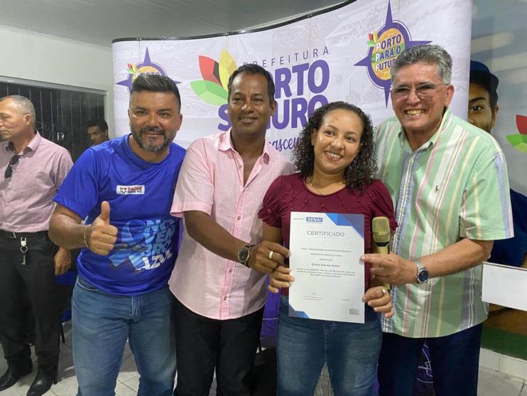 Moradores da Vila Parracho recebem certificados de cursos profissionalizantes 21