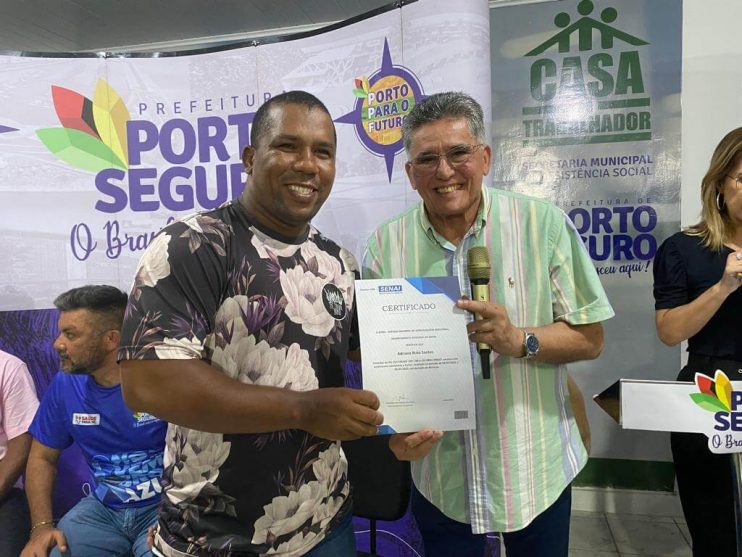 Moradores da Vila Parracho recebem certificados de cursos profissionalizantes 19