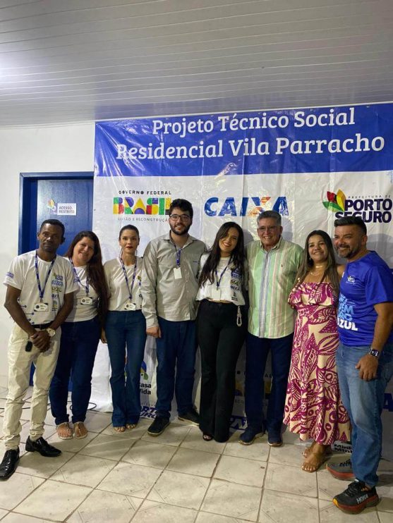Moradores da Vila Parracho recebem certificados de cursos profissionalizantes 9