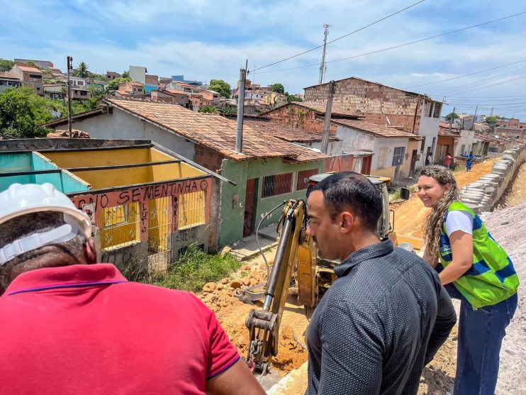 Eunápolis: obras em execução recebem vistoria da prefeita Cordélia Torres 19