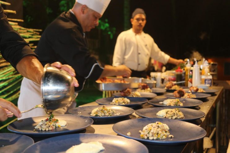 WhatsApp Image 2023-11-02 at 23.34.04 (1) HELENA RIZZO PARTICIPA DA ABERTURA OFICIAL DO FESTIVAL ESQUINA DO MUNDO EM ARRAIAL D’AJUDA 9