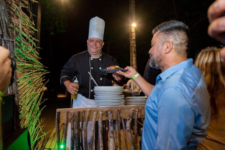 WhatsApp Image 2023-11-03 at 10.34.00 (1) HELENA RIZZO PARTICIPA DA ABERTURA OFICIAL DO FESTIVAL ESQUINA DO MUNDO EM ARRAIAL D’AJUDA 15