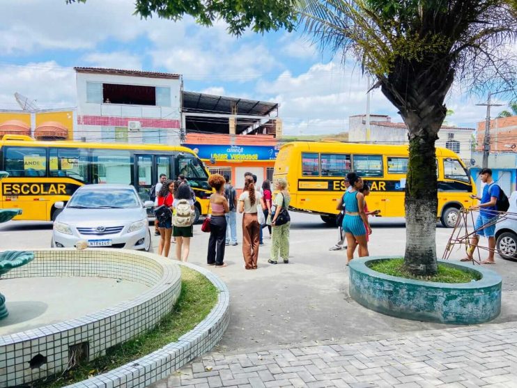 Prefeitura de Itagimirim disponibiliza transporte gratuito para os estudantes do município no 1º dia de provas do ENEM 2023 10