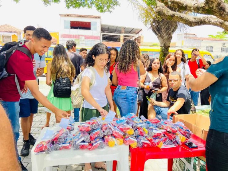 Prefeitura de Itagimirim disponibiliza transporte gratuito para os estudantes do município no 1º dia de provas do ENEM 2023 15