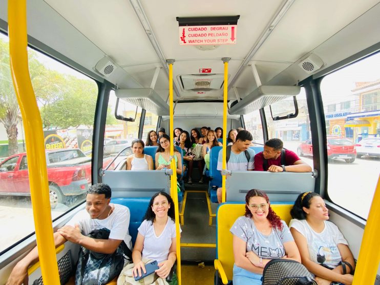 Prefeitura de Itagimirim disponibiliza transporte gratuito para os estudantes do município no 1º dia de provas do ENEM 2023 17