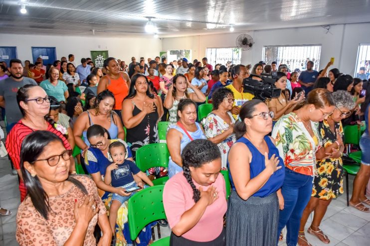 Qualificação profissional: turma conclui curso de flores artificiais 14