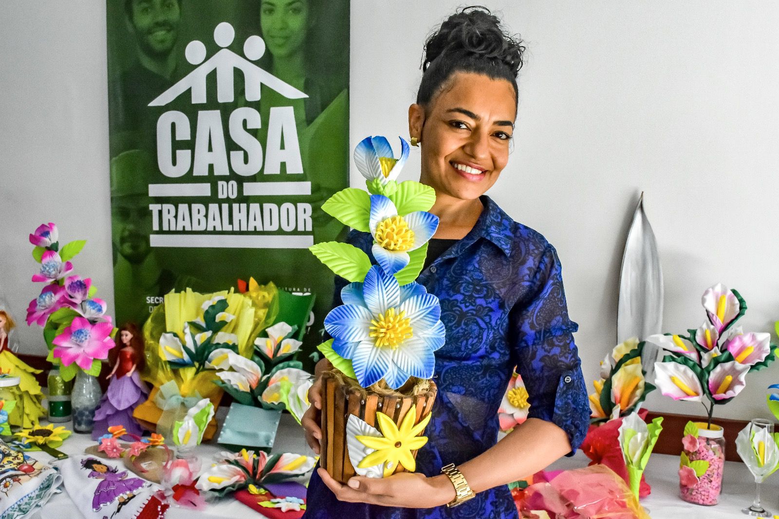 Qualificação profissional: turma conclui curso de flores artificiais 37