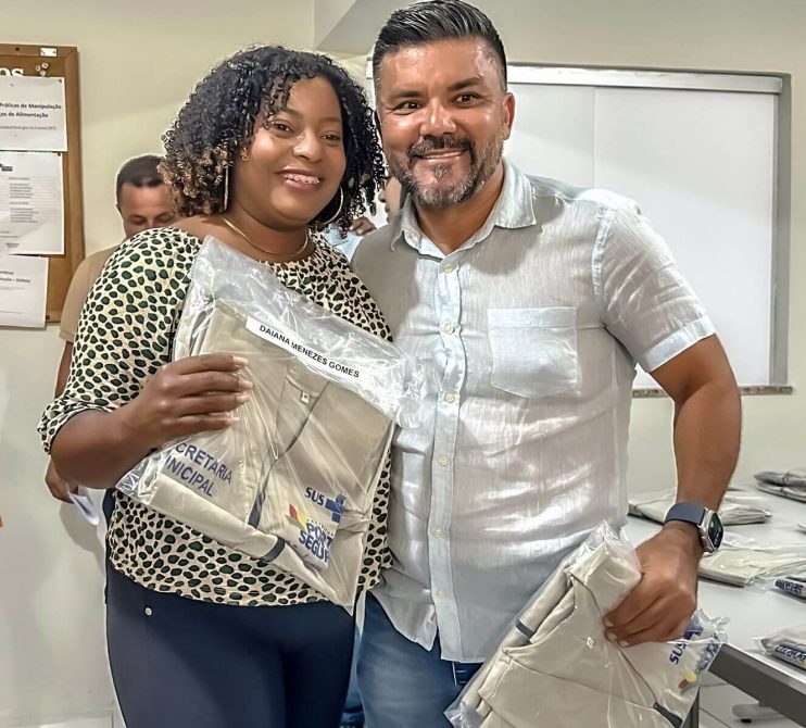 Inspetores da Vigilância Sanitária de Porto Seguro recebem novos coletes de identificação 10