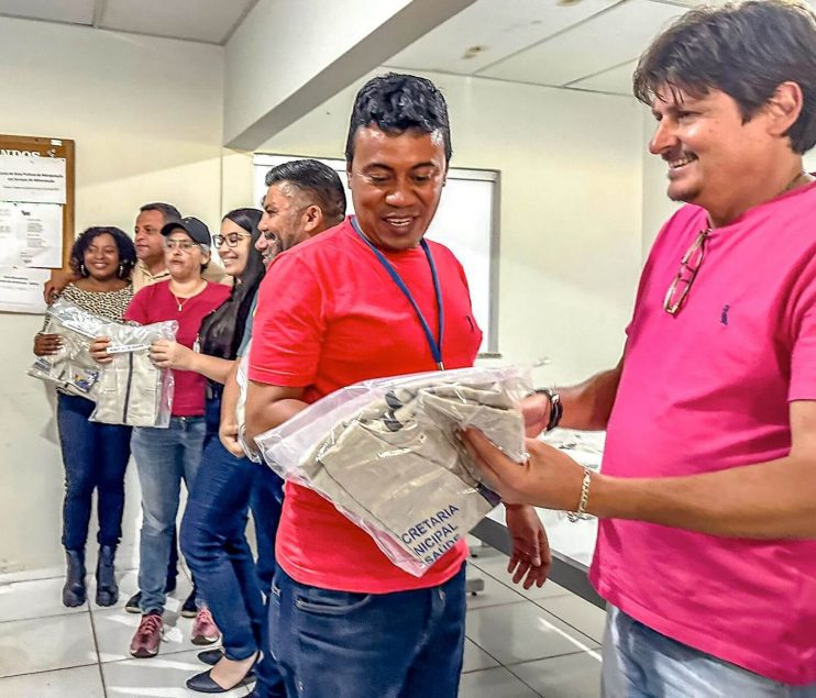 Inspetores da Vigilância Sanitária de Porto Seguro recebem novos coletes de identificação 15