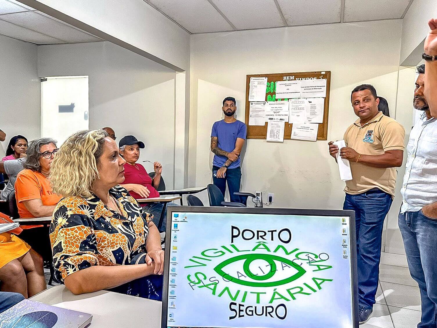Inspetores da Vigilância Sanitária de Porto Seguro recebem novos coletes de identificação 15