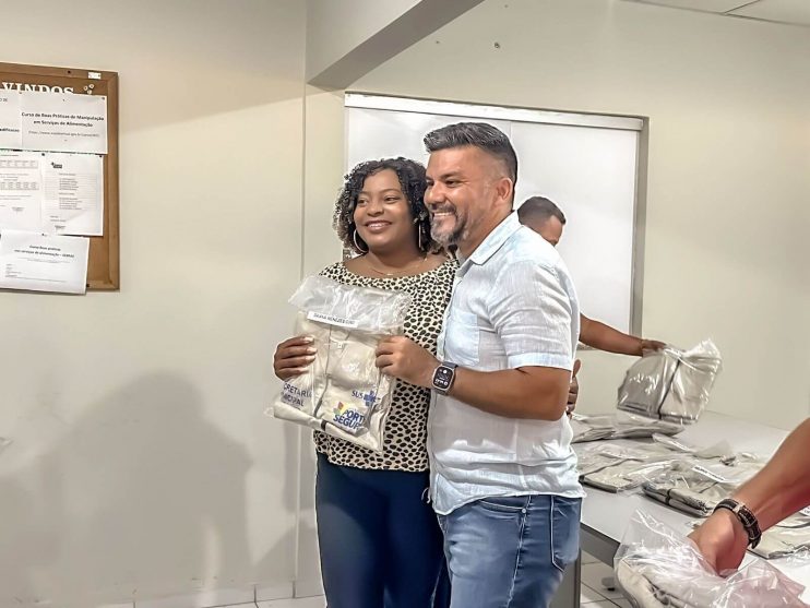 Inspetores da Vigilância Sanitária de Porto Seguro recebem novos coletes de identificação 25