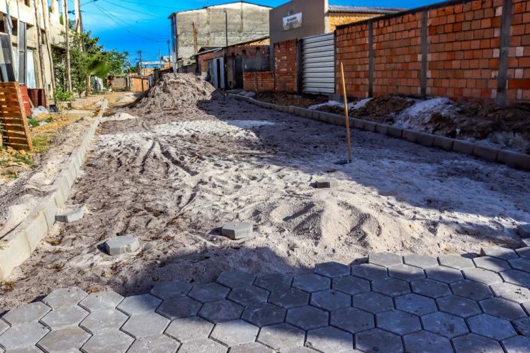 Obras de calçamento avançam no bairro Paraguai 15