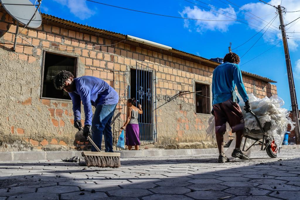 Obras de calçamento avançam no bairro Paraguai 15