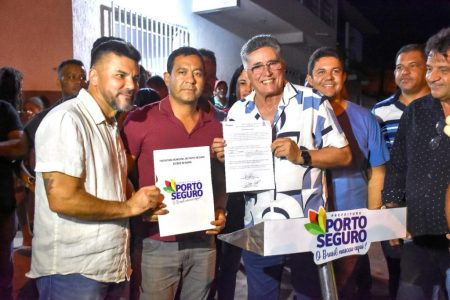 Prefeito Jânio Natal autoriza pavimentações de ruas no Mercado do Povo e Mundaí 7