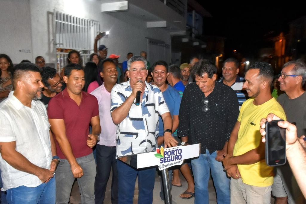 Prefeito Jânio Natal autoriza pavimentações de ruas no Mercado do Povo e Mundaí 7