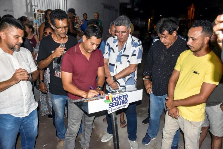 Prefeito Jânio Natal autoriza pavimentações de ruas no Mercado do Povo e Mundaí 18