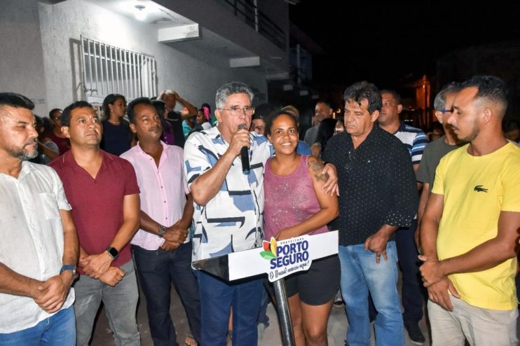 Prefeito Jânio Natal autoriza pavimentações de ruas no Mercado do Povo e Mundaí 13