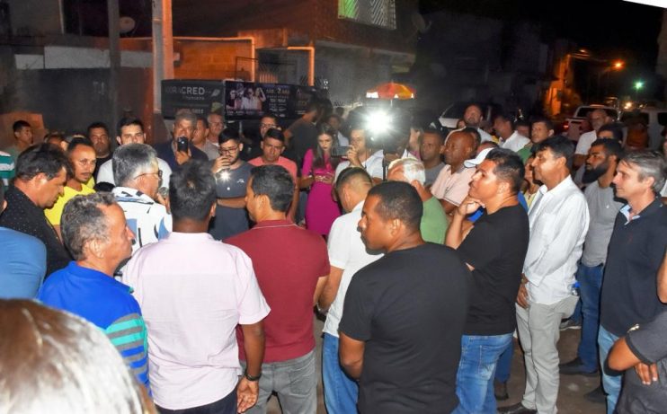 Prefeito Jânio Natal autoriza pavimentações de ruas no Mercado do Povo e Mundaí 15