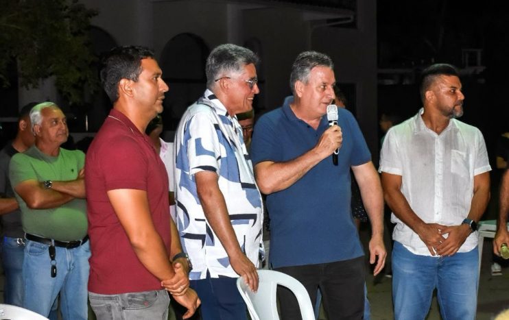 Prefeito Jânio Natal autoriza pavimentações de ruas no Mercado do Povo e Mundaí 11