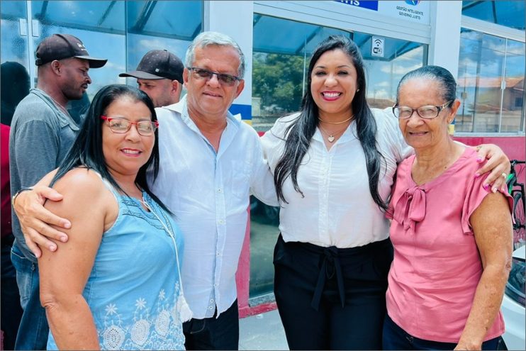 Itapebi: Norma Queiroz obtém trator para agricultores através de uma emenda do deputado Raimundinho 11