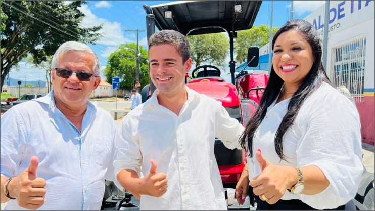 Itapebi: Norma Queiroz obtém trator para agricultores através de uma emenda do deputado Raimundinho 10