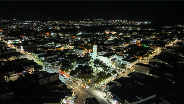 Decoração do Natal Luz na Praça da Matriz encanta moradores de Eunápolis 15