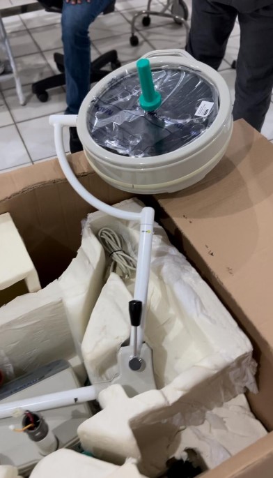 Hospital de Itagimirim recebe novos equipamentos para implantação do futuro centro cirúrgico da unidade 6