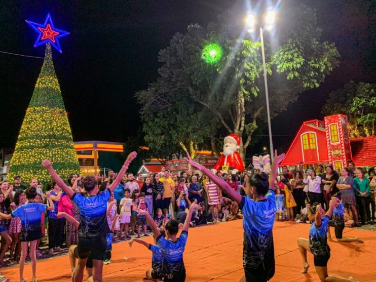 "Natal Luz" encanta grande público com espetáculos culturais e musicais em Eunápolis 8