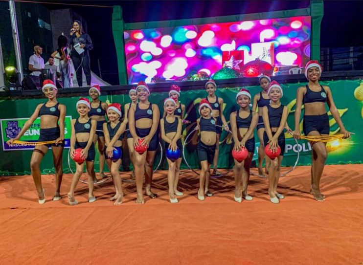 "Natal Luz" encanta grande público com espetáculos culturais e musicais em Eunápolis 9