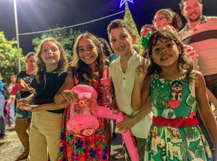 "Natal Luz" encanta grande público com espetáculos culturais e musicais em Eunápolis 11