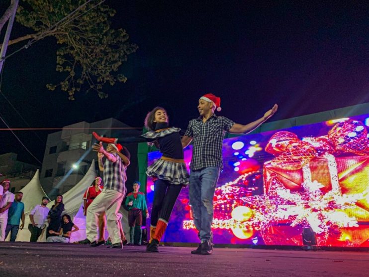 "Natal Luz" encanta grande público com espetáculos culturais e musicais em Eunápolis 12