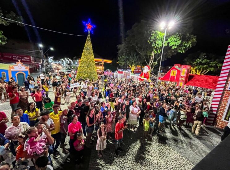 "Natal Luz" encanta grande público com espetáculos culturais e musicais em Eunápolis 16