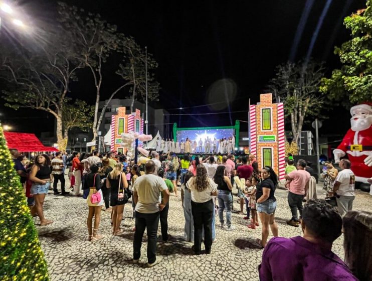 "Natal Luz" encanta grande público com espetáculos culturais e musicais em Eunápolis 18