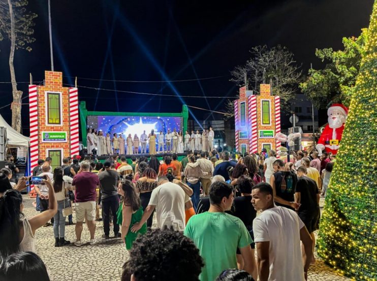 "Natal Luz" encanta grande público com espetáculos culturais e musicais em Eunápolis 21