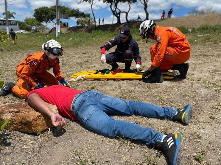 Treinamento de forças de segurança é concluído com simulado realístico de grande escala em Eunápolis 17