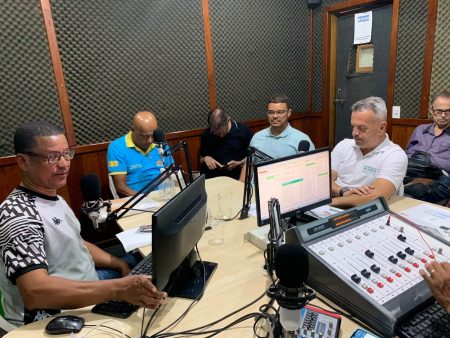 Sandro Lopes aponta PAA e Escritura Legal como destaques da gestão Cordélia Torres em entrevista à rádio FM Vida 4