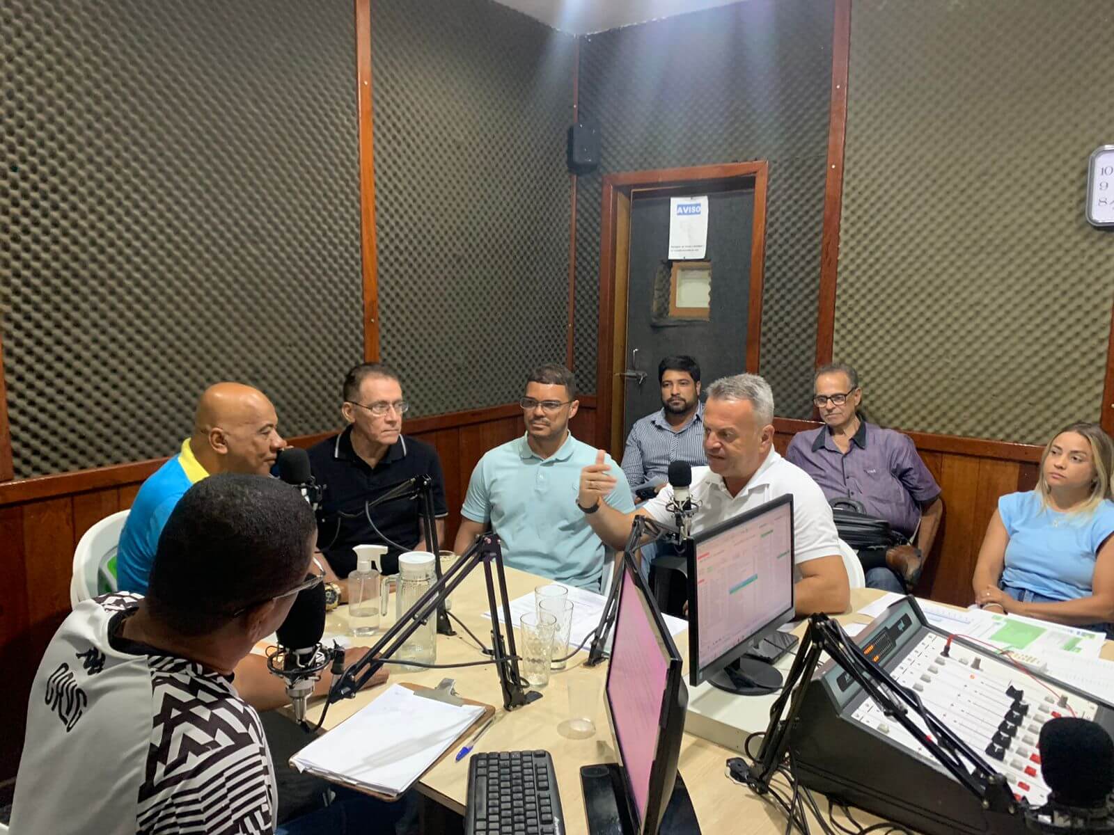 Sandro Lopes aponta PAA e Escritura Legal como destaques da gestão Cordélia Torres em entrevista à rádio FM Vida 13