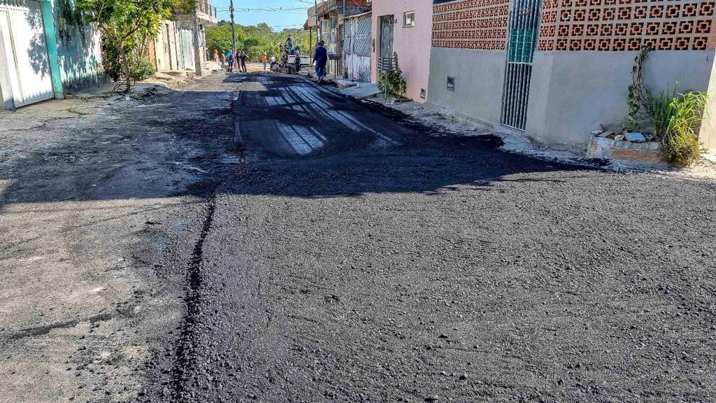 Asfalto chega para o bairro Areial, no Mercado do Povo 36