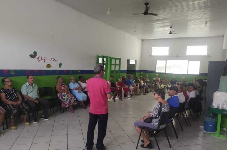 Prefeitura de Eunápolis promove confraternização natalina para idosos Cras 1, Cras II , Cras III. 54