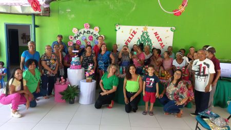 Prefeitura de Eunápolis promove confraternização natalina para idosos Cras 1, Cras II , Cras III. 4