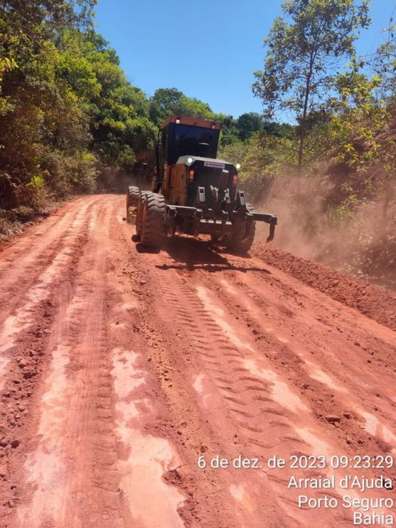 Prefeitura recupera estrada velha entre Arraial d’Ajuda e Trancoso 4